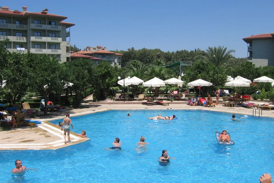 Tatil köyü havuzu
